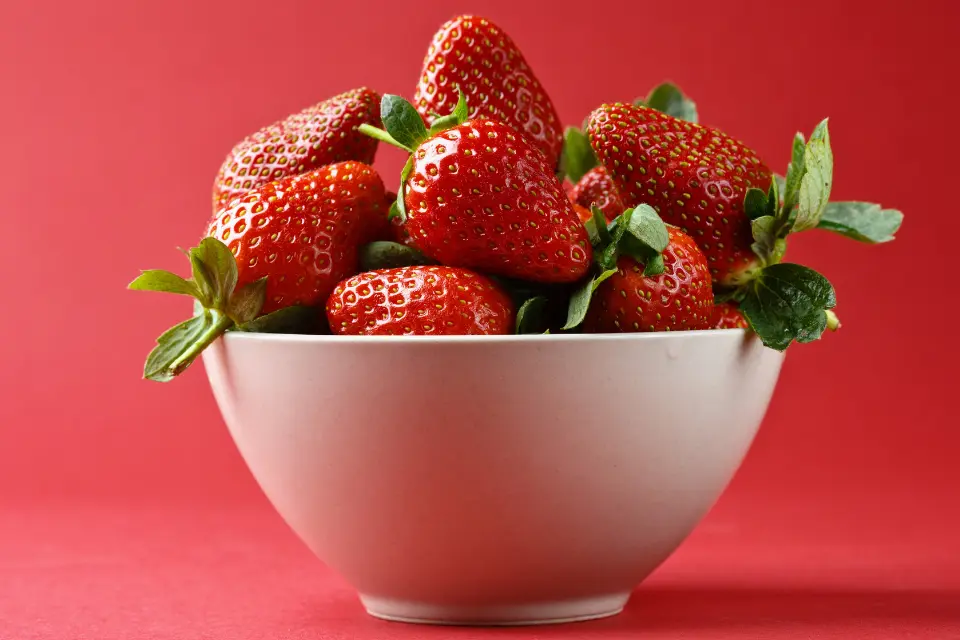 strawberry (1kg pack)M.R.P:(1̶2̶0̶) 4.17% off